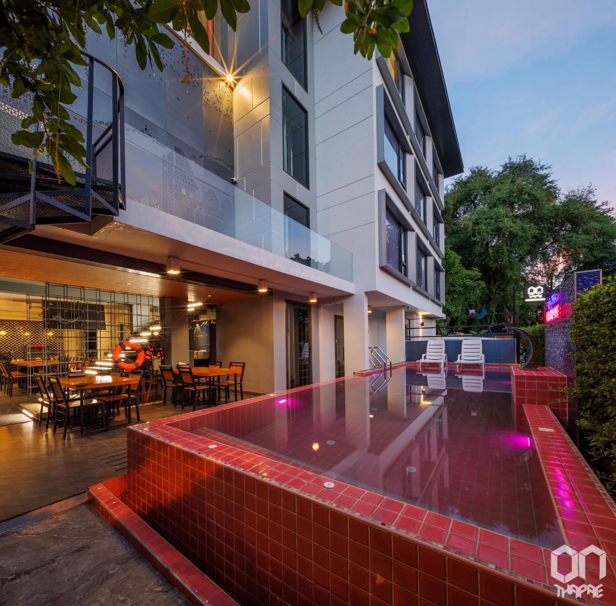 Отель On Thapae Gate Chiangmai Чиангмай Экстерьер фото